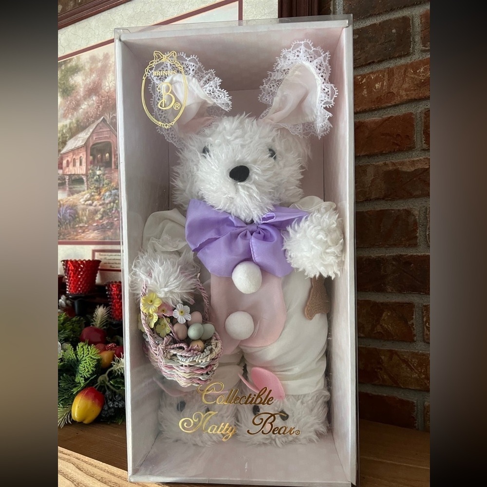 🩷Vintage Rare Brinn's Collectible Heirloom
Authentic Matty Easter Bunny Bear